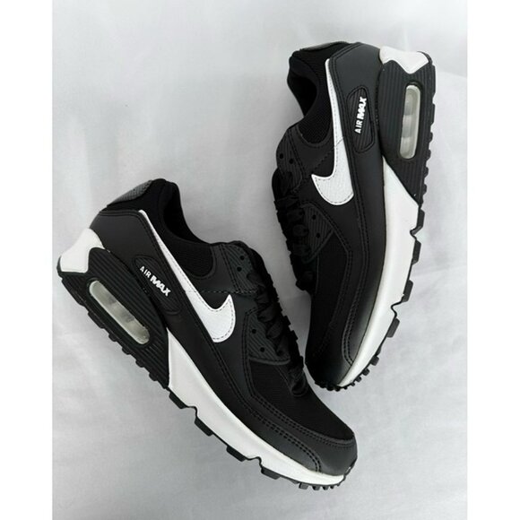 * SIZE 8.5 MEN'S NIKE AIR MAX 90 BLACK / WHITE DH8010-002 RUNNING SNEAKERS - Picture 1 of 8